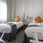Axis Luxury Apartments By Century City Hotels