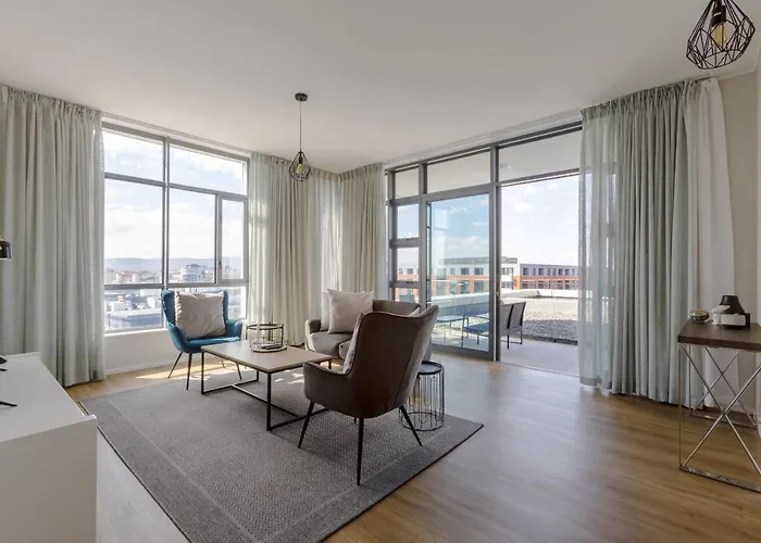 Axis Luxury Apartments By Century City Hotels