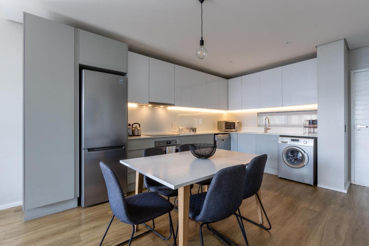 Axis Luxury By Century Apartment *