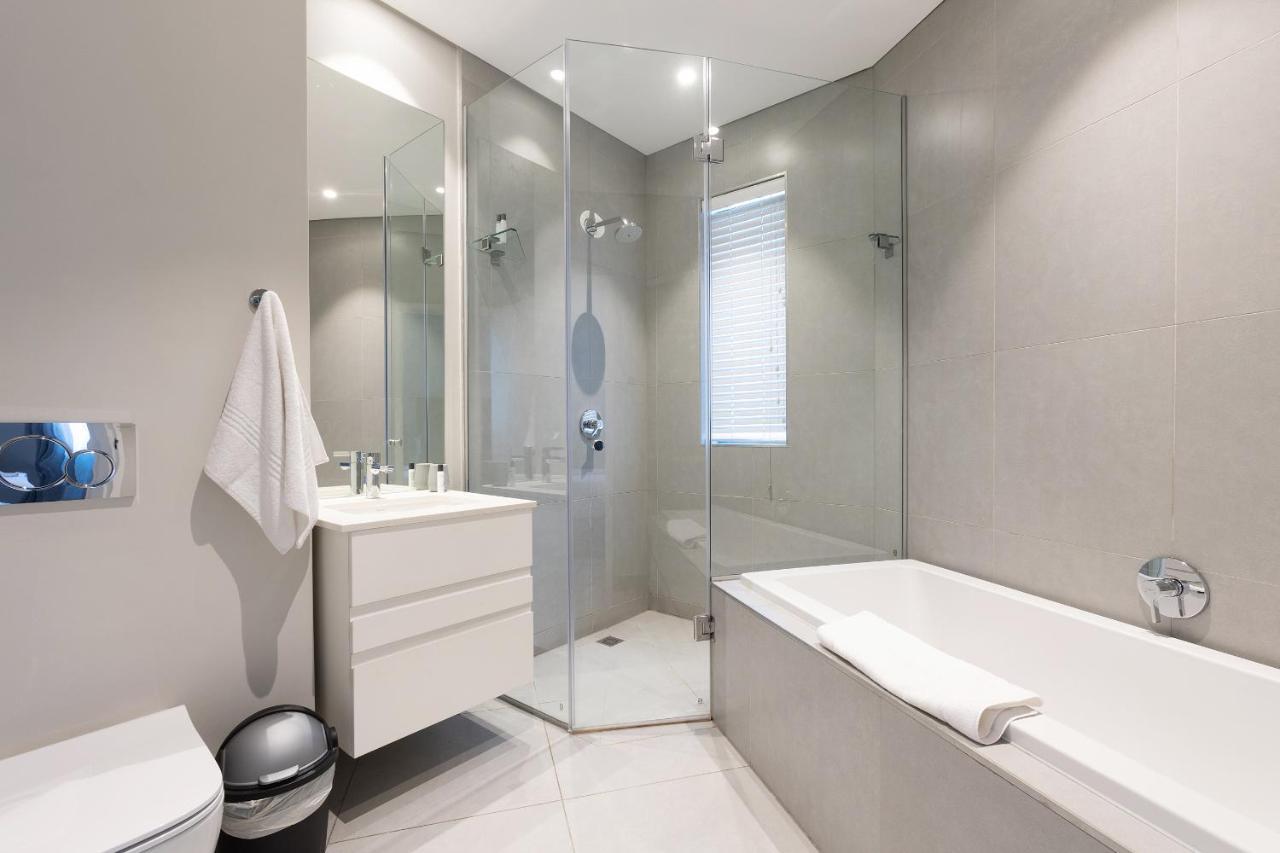 Axis Luxury By Century Apartment *