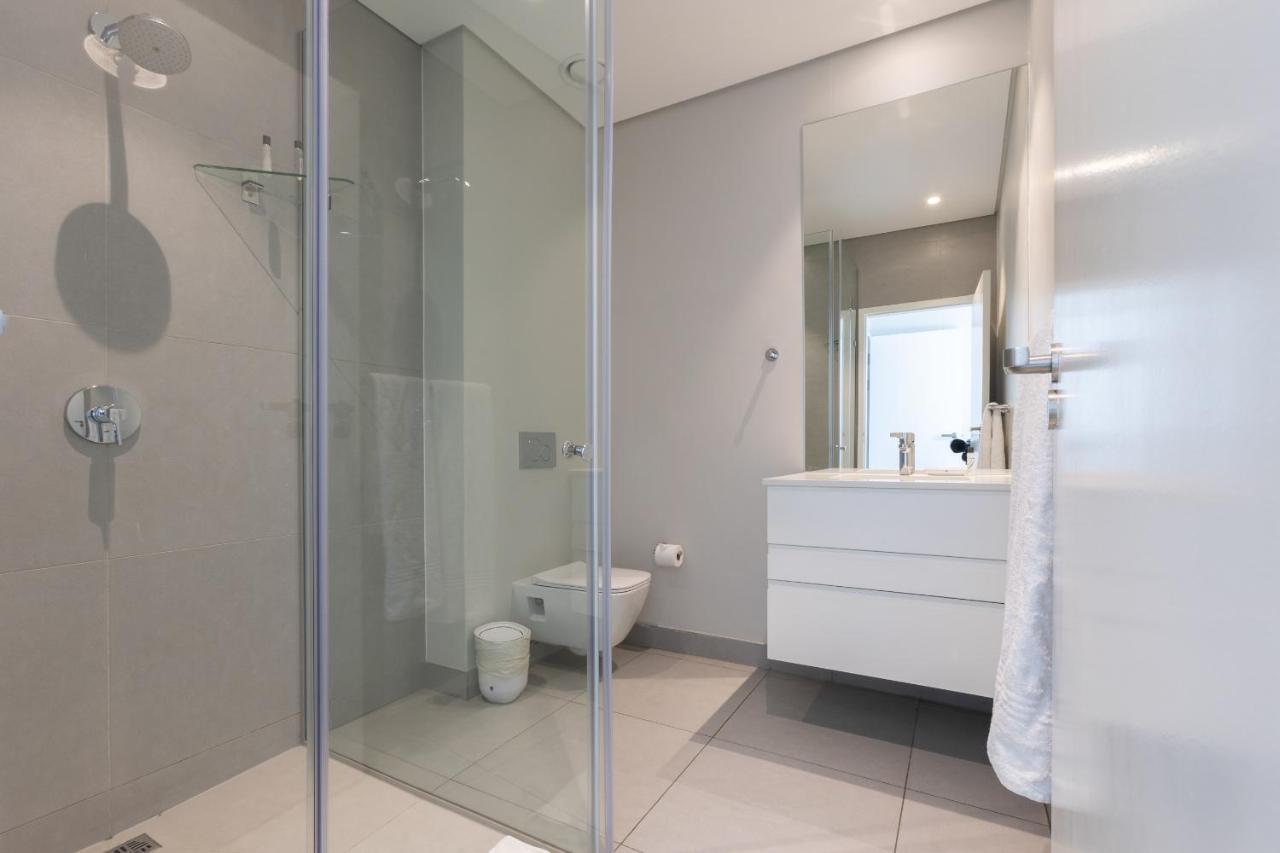 Axis Luxury By Century Apartment *